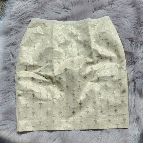 H&M Dresses & Skirts - H&M cream colored pencil skirt with gold metallic embroidered design throughout